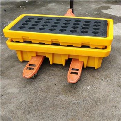 नाली के साथ कन्टेनमेंट पैलेट फैलाएं